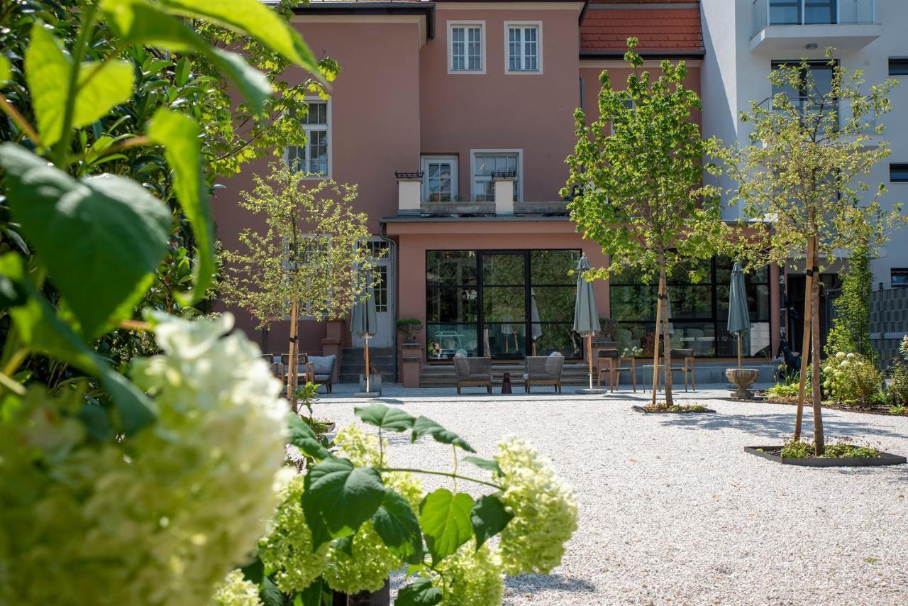 Nest Hotel Gyor Ngoại thất bức ảnh